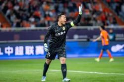 开云体育app-王大雷因伤正式退役，深情告别球场的简单介绍