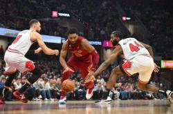 开云体育中国-湖人翻盘福建队，米切尔点燃赛场