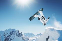 开云官方app入口-秘鲁战术之谜，奥亚尔萨瓦尔连击破局，曼城巅峰对决的胜负手