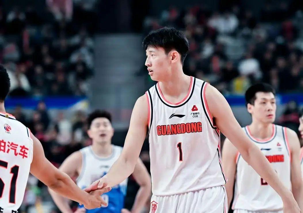 关于广东男篮力克北汽男篮，继续领跑的信息