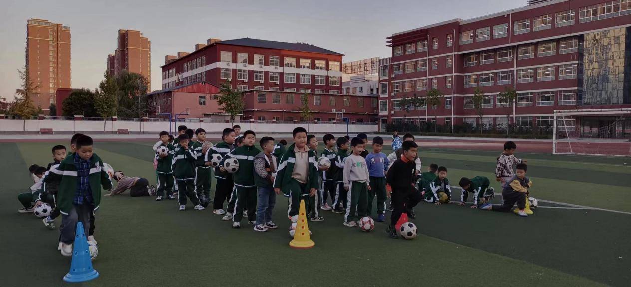 为梦想努力奋斗,足球放飞自我!的简单介绍 为梦想努力奋斗,足球放飞自我!的简单介绍