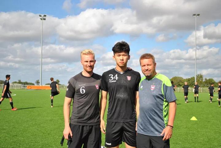 阿贾克斯青训中心迎来汉堡球员试训 阿贾克斯青训中心迎来汉堡球员试训