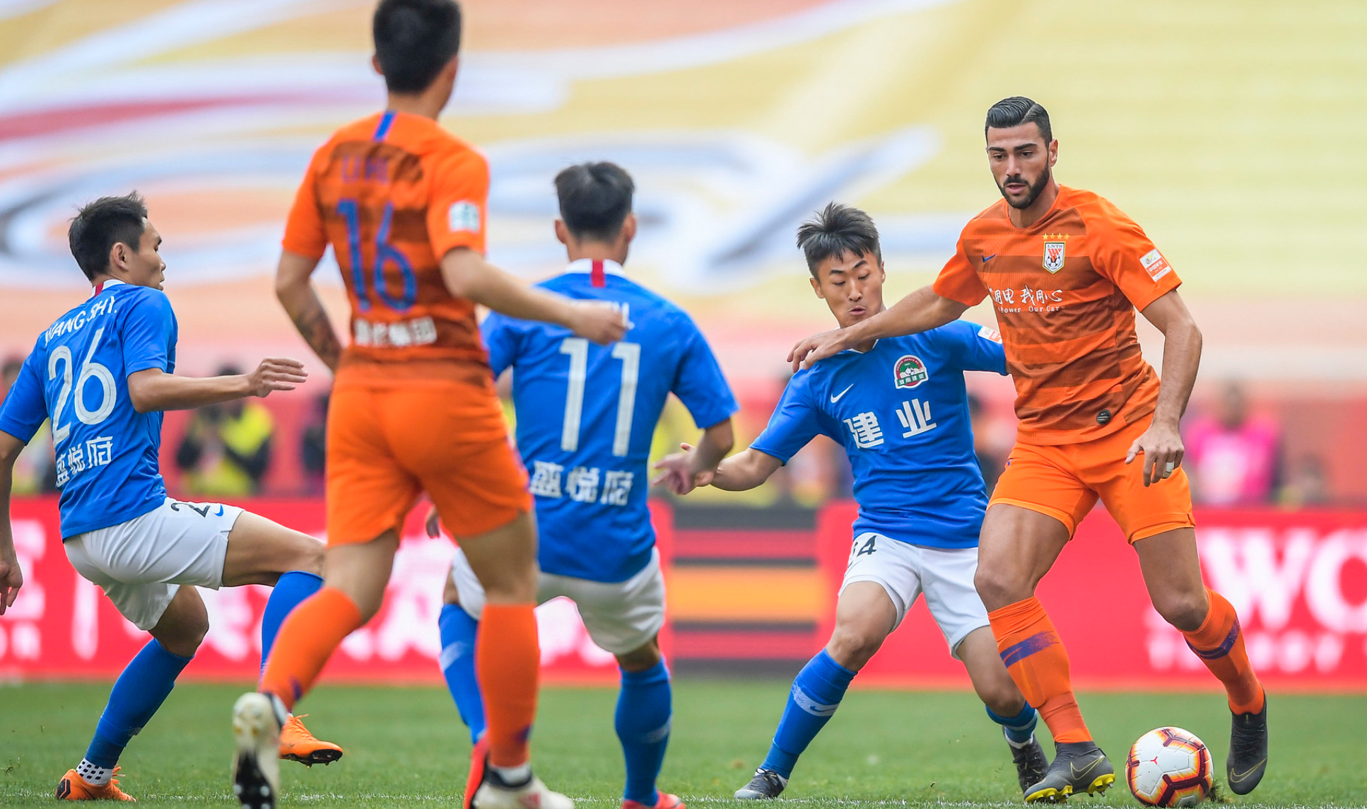 关于鲁能雄心勃勃，建立联赛连胜，威震中超赛场的信息