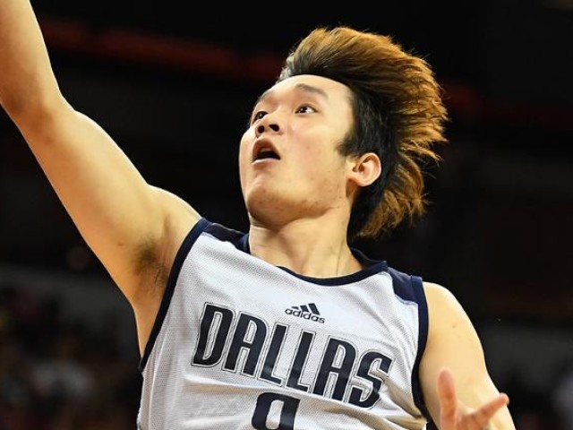 明日比赛将由替补球员填补空缺