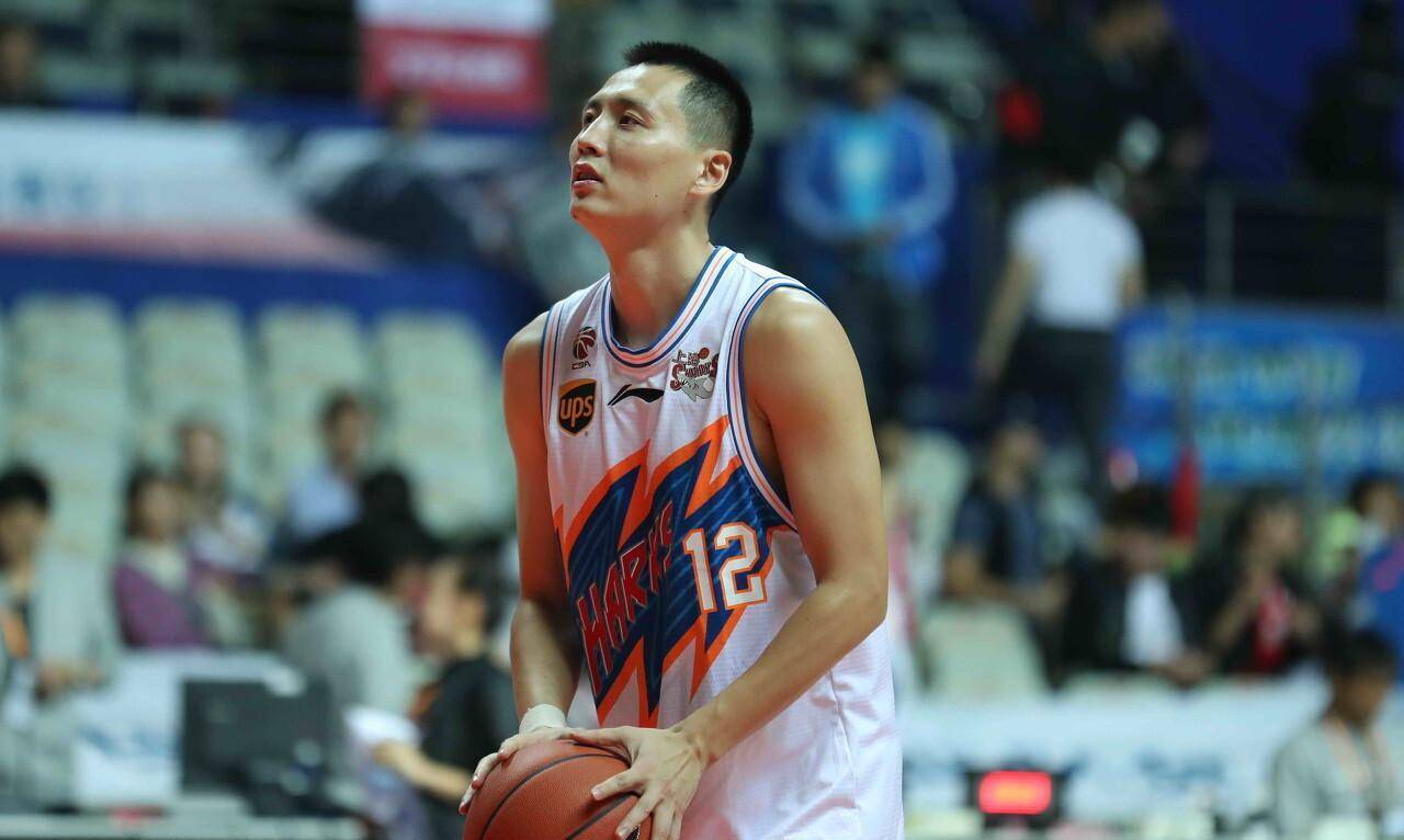 关于上海男篮主教练调整战术,迎接新的挑战的信息 关于上海男篮主教练调整战术,迎接新的挑战的信息