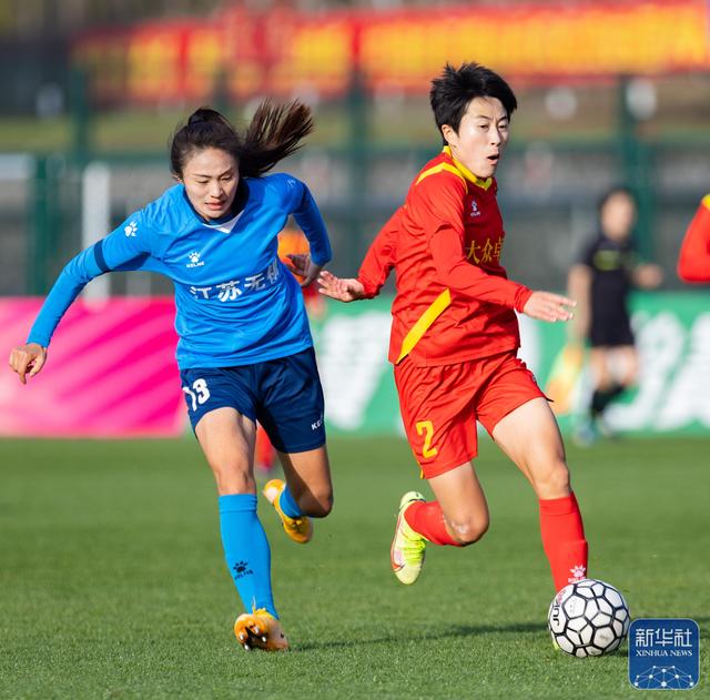 香港队在比赛中表现出了卓越的控球能力和精妙的传球策略的简单介绍