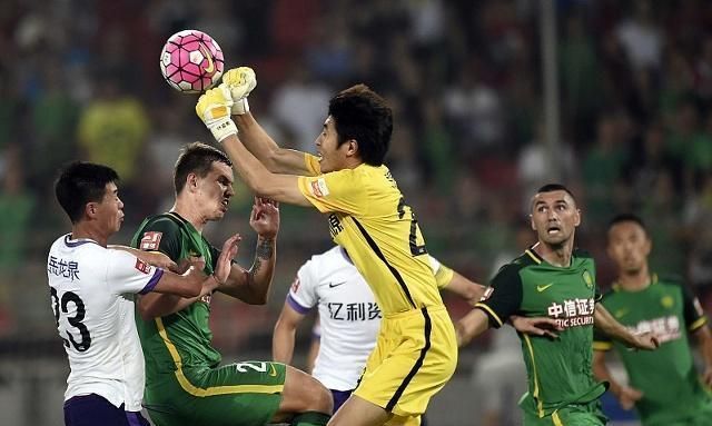 关于天津泰达客场战胜深圳佳兆业，提升积分榜排名的信息