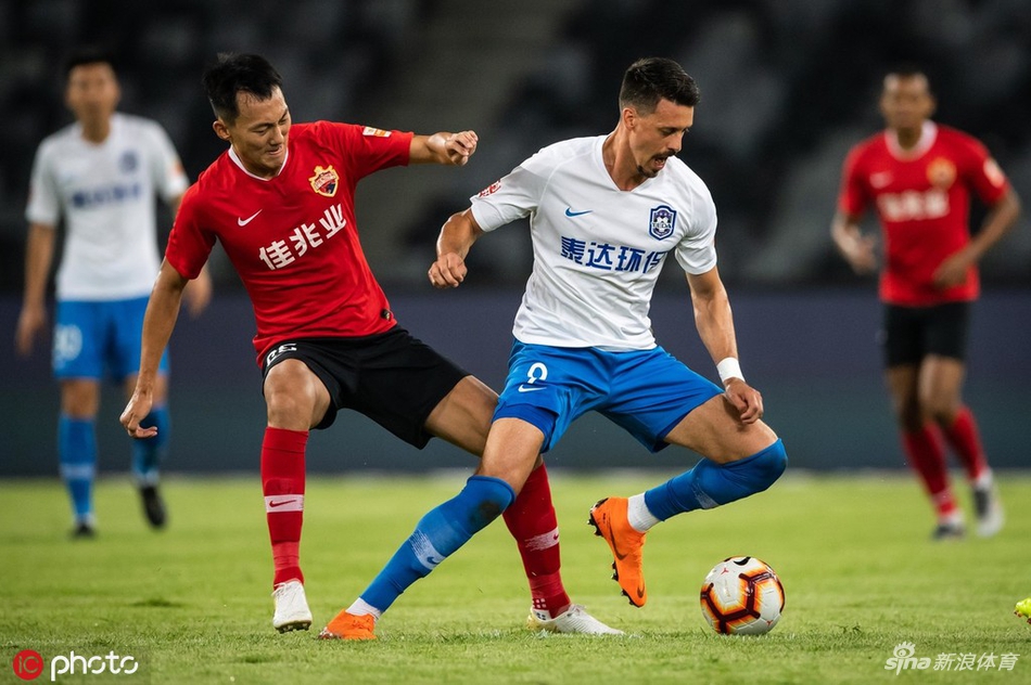 关于天津泰达客场战胜深圳佳兆业，提升积分榜排名的信息