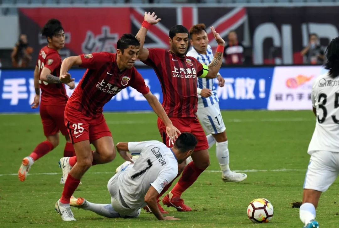 上港主场逆转富力，继续稳坐前列的简单介绍