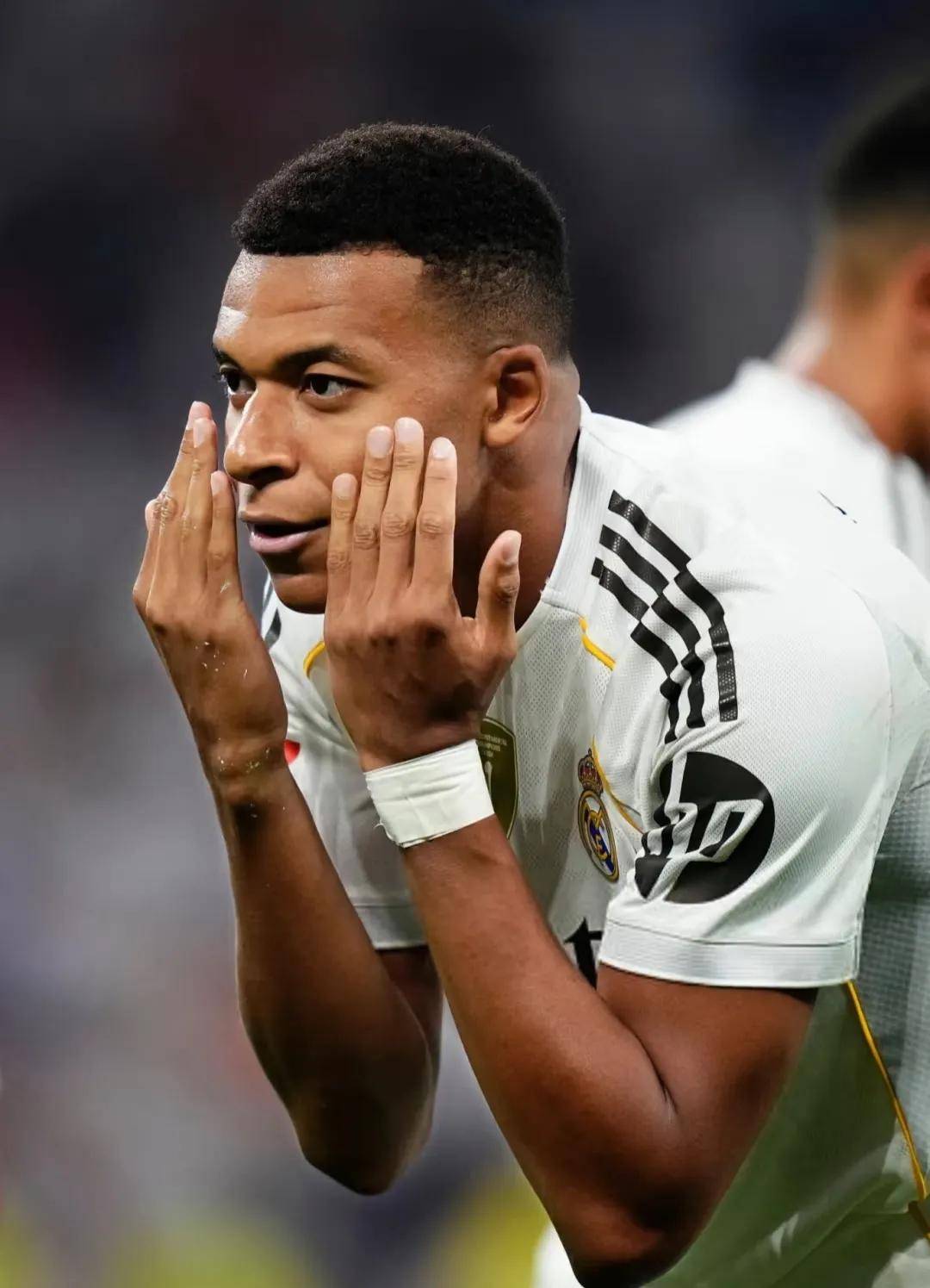 皇马中场传射成功，逆袭奥萨苏纳的简单介绍