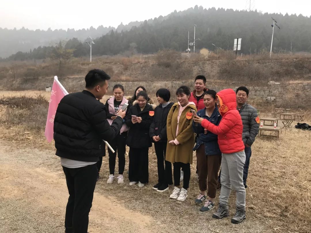 队员合作愈发默契,赢得关键战役 队员合作愈发默契,赢得关键战役