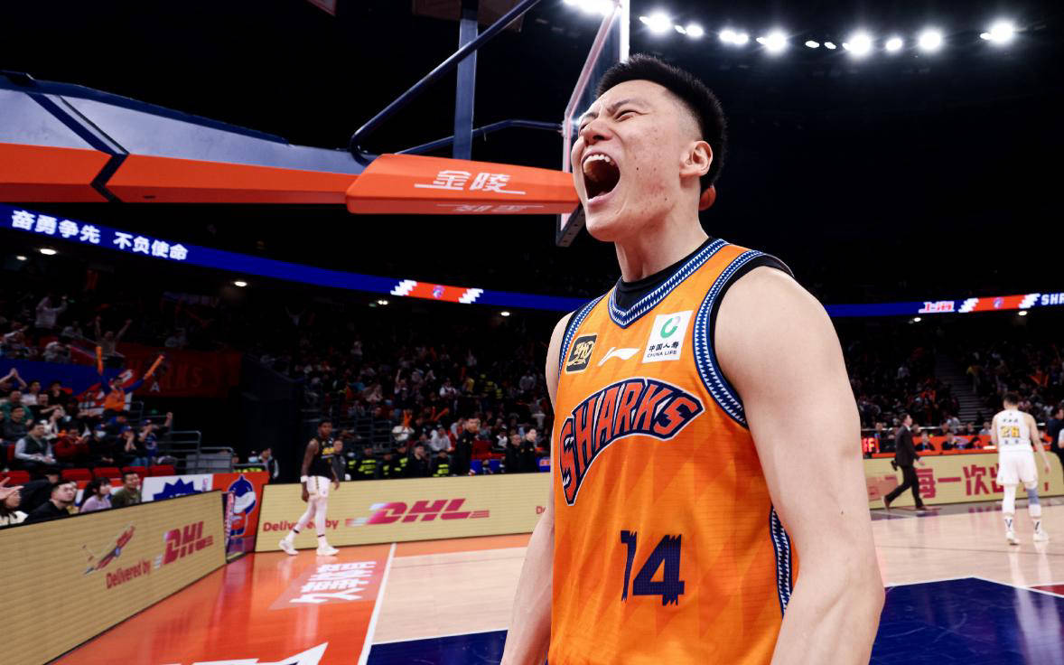 上海男篮表现出色,击败劲敌晋级 上海男篮表现出色,击败劲敌晋级