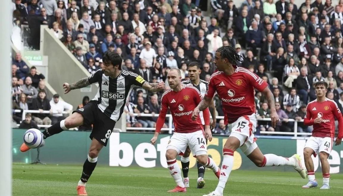 英超球队曼联客场惨败,卫冕形势堪忧的简单介绍 英超球队曼联客场惨败,卫冕形势堪忧的简单介绍