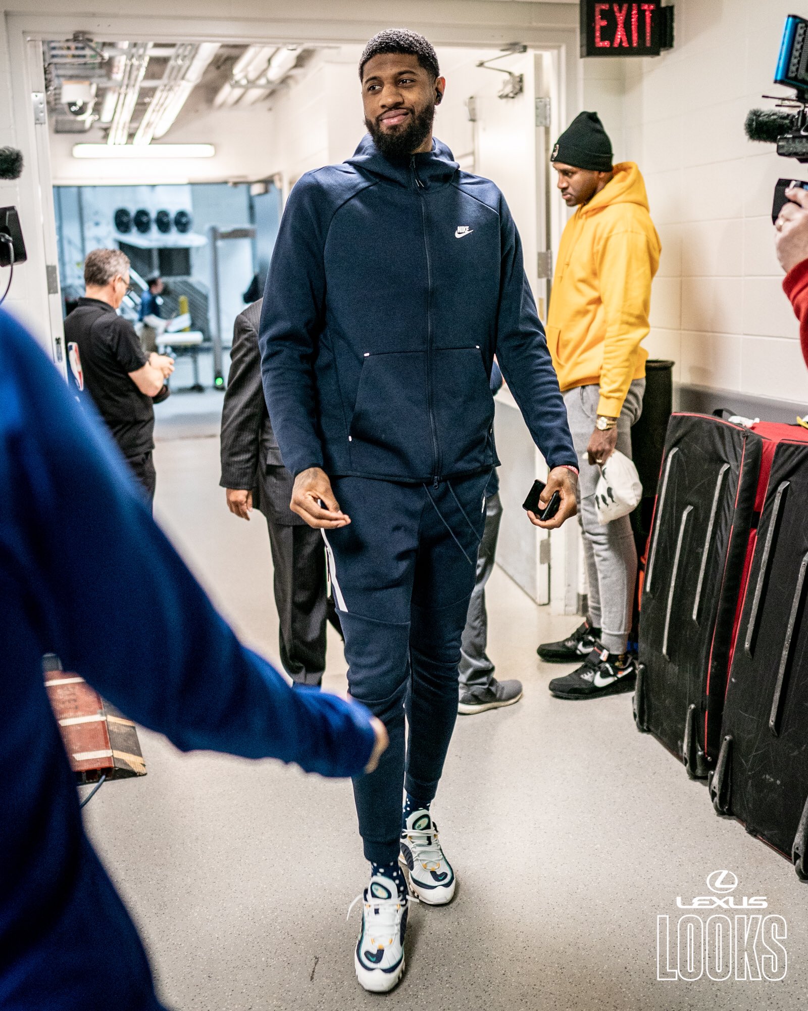 乔治决胜场上,率队夺得榜首位置 乔治决胜场上,率队夺得榜首位置