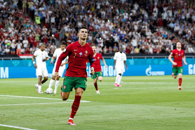 土耳其碾压丹麦，C罗带队取胜